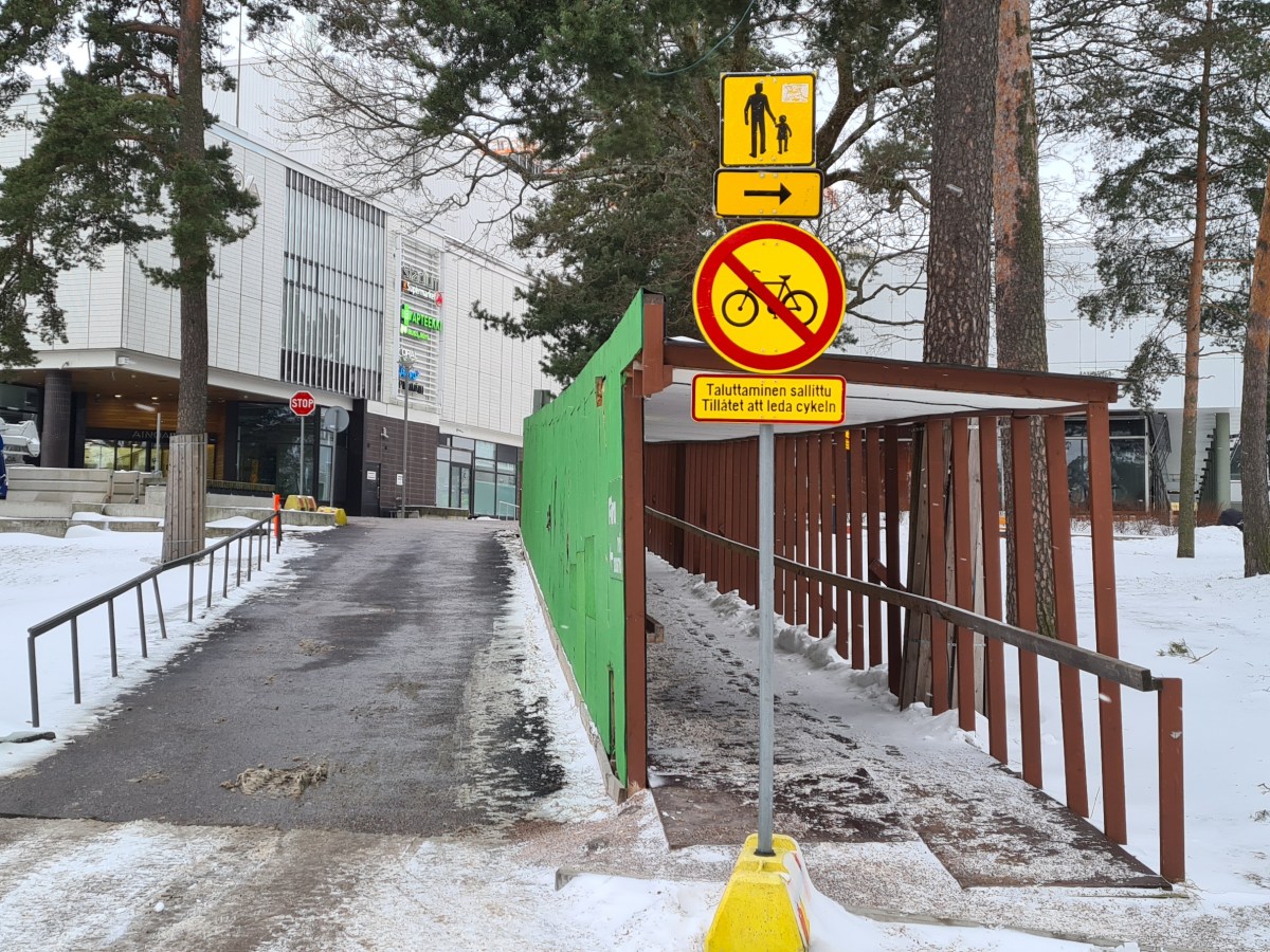 Tapiolan keskustan väliaikaisesta&nbsp;putkesta